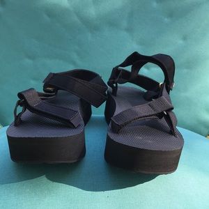 Teva Flatform Universal black size 7 BNIB